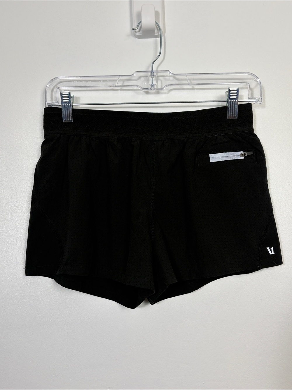 Vuori Black Dash Mesh PerforatedWomen’s XS Lined 2” Inseam Athletic Shorts